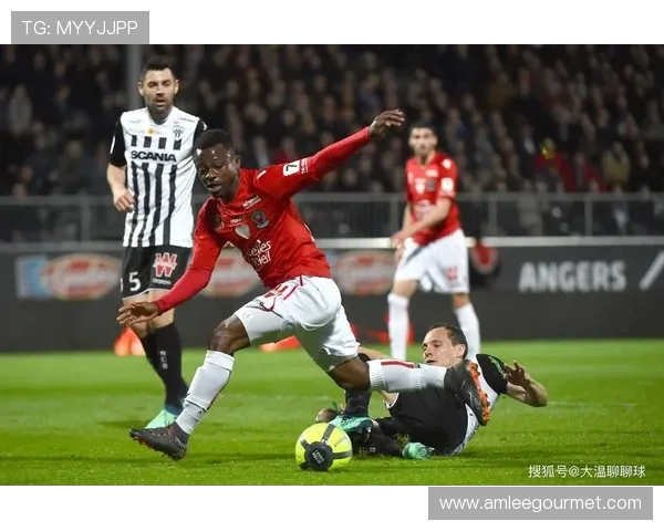 半场:亚特兰大1-0热那亚,吉姆西蒂头球破门,菲尼直红 半场:亚特兰大1-0热那亚,吉姆西蒂头球破门,菲尼直红